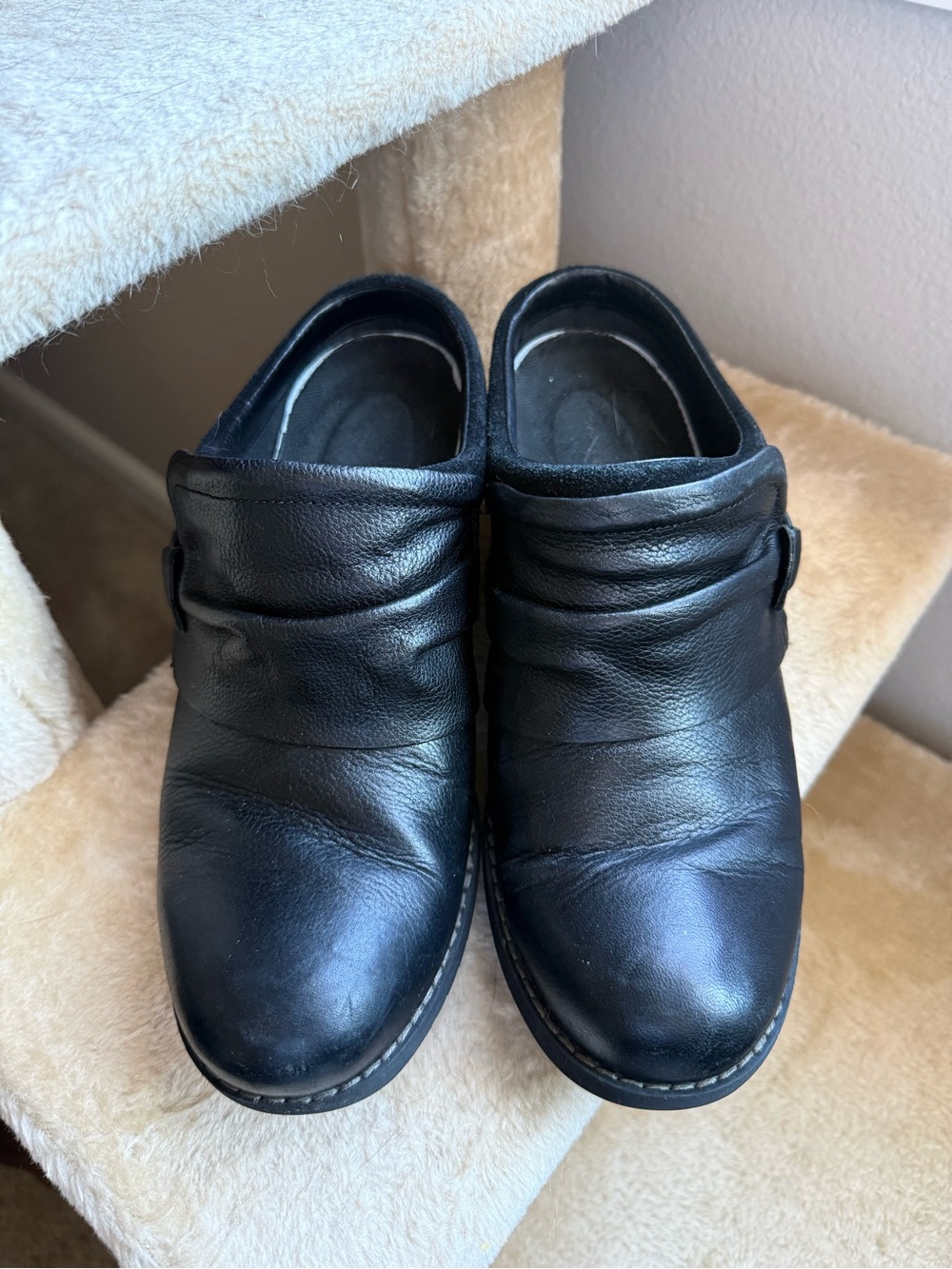 Women’s Black Leather Slip-On Clogs